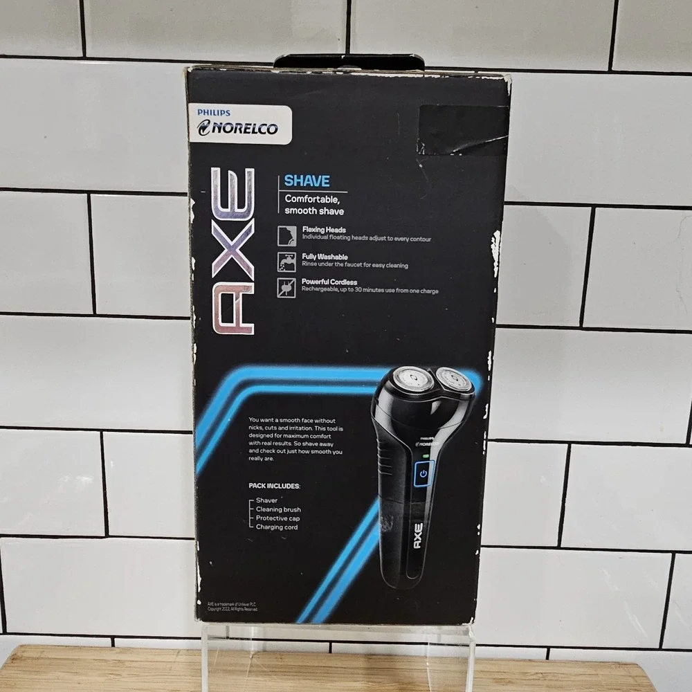 AXE Cordless Shaver w/ Dual Heads by Philips Norelco XA913/42